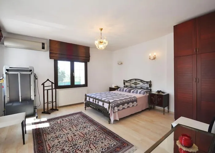 Villa Merkezde Müstakil Havuzlu