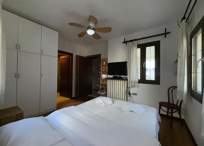 Merkezde Müstakil Havuzlu Villa
