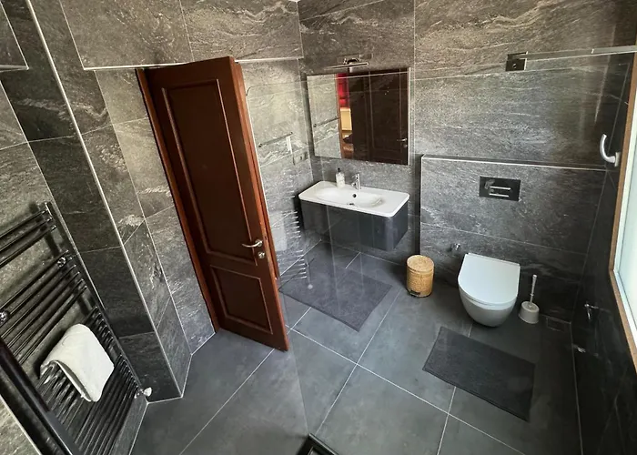 Merkezde Müstakil Havuzlu Villa *