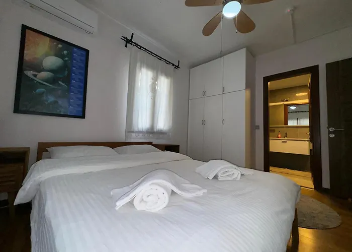 Villa Merkezde Müstakil Havuzlu