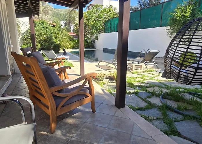 Merkezde Müstakil Havuzlu Villa *