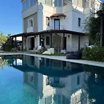 Merkezde Müstakil Havuzlu