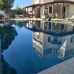 Merkezde Müstakil Havuzlu Villa