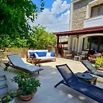Villa Merkezde Müstakil Havuzlu *