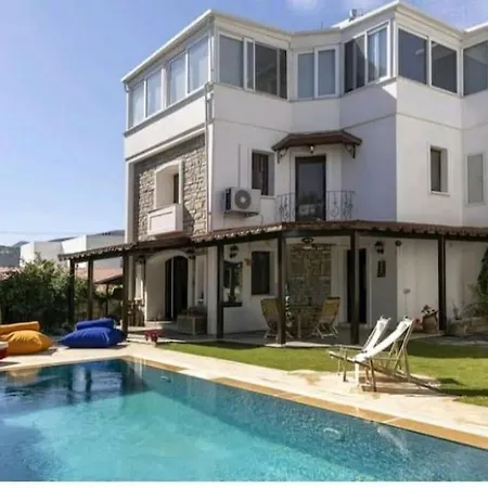 Merkezde Muestakil Havuzlu *