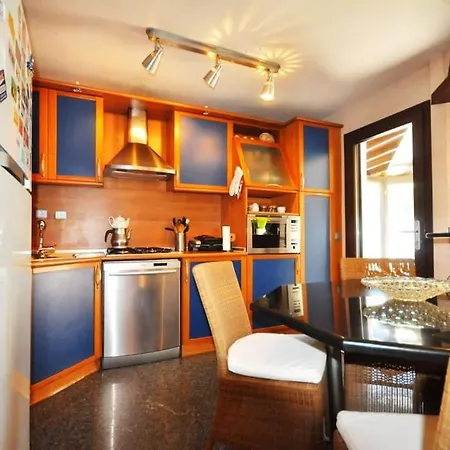 Merkezde Muestakil Havuzlu Bodrum