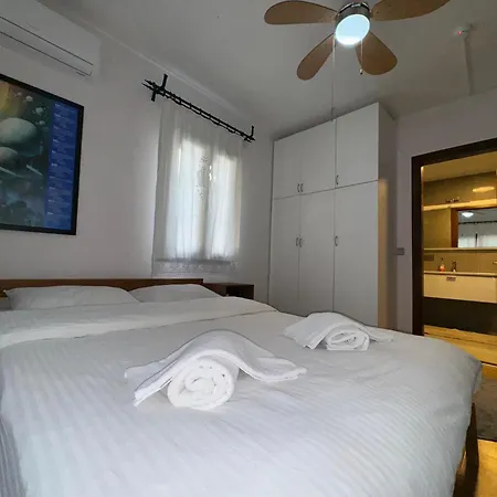 Villa Merkezde Müstakil Havuzlu