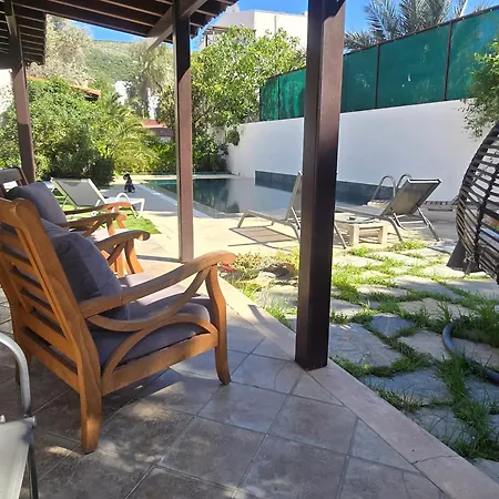 Merkezde Muestakil Havuzlu Villa *