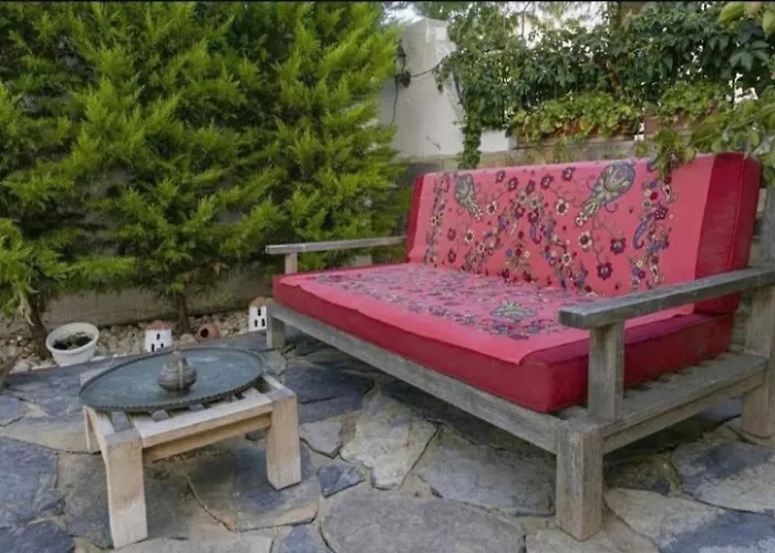 Merkezde Müstakil Havuzlu Villa *