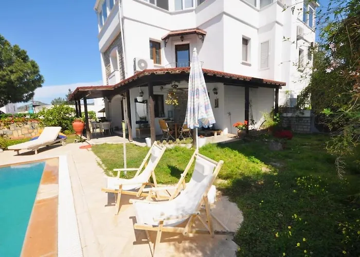 Merkezde Müstakil Havuzlu Bodrum