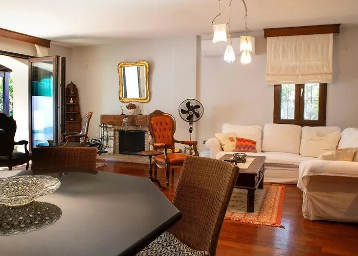 Merkezde Müstakil Havuzlu Villa Bodrum
