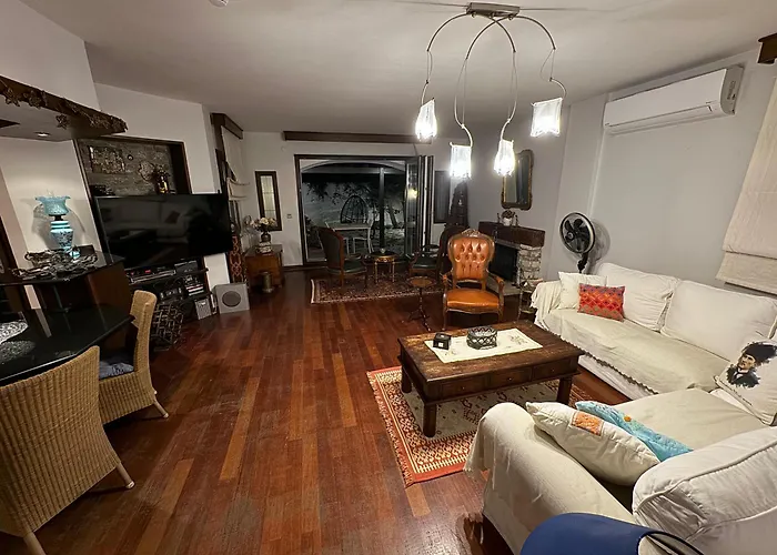 Villa Merkezde Müstakil Havuzlu *