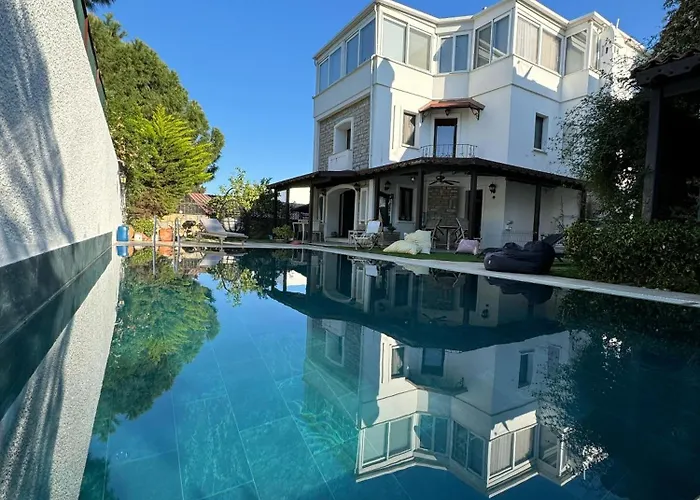 Villa Merkezde Müstakil Havuzlu Bodrum
