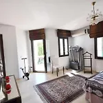 Vilă Merkezde Muestakil Havuzlu Bodrum