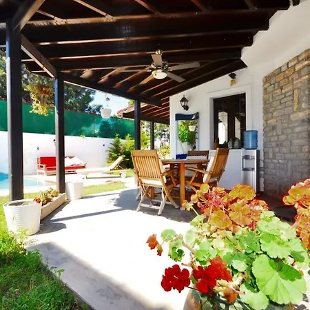 Villa Merkezde Muestakil Havuzlu *