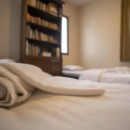 Merkezde Muestakil Havuzlu