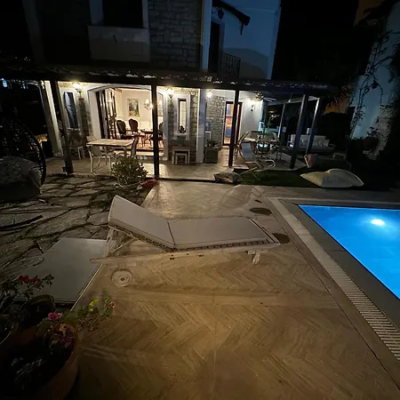 Merkezde Muestakil Havuzlu *