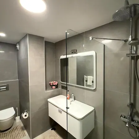 Merkezde Muestakil Havuzlu Villa