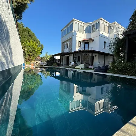 빌라 Merkezde Muestakil Havuzlu Bodrum