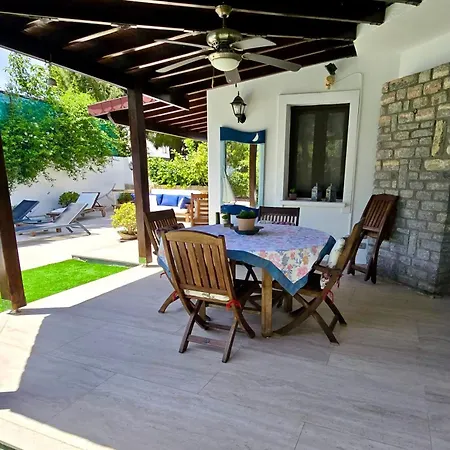 Vilă Merkezde Muestakil Havuzlu Bodrum
